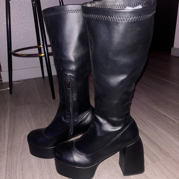 Black Platform Boots - Picture 1 of 13